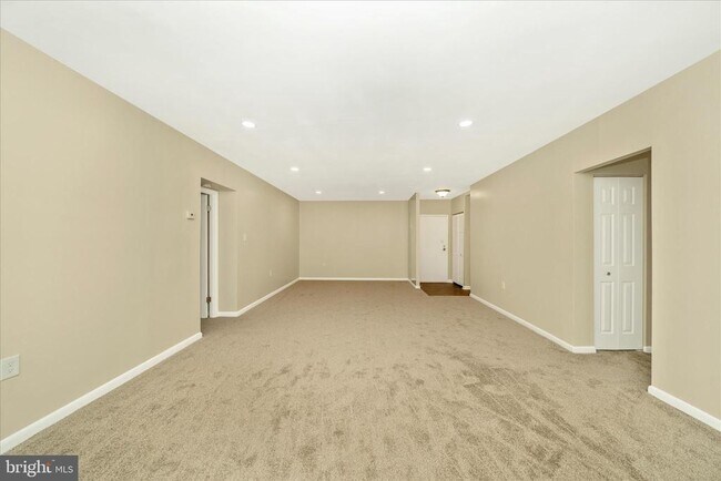 Foto del edificio - 6711 Park Heights Ave