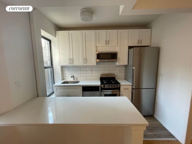 Foto del edificio - 536 E 82nd St