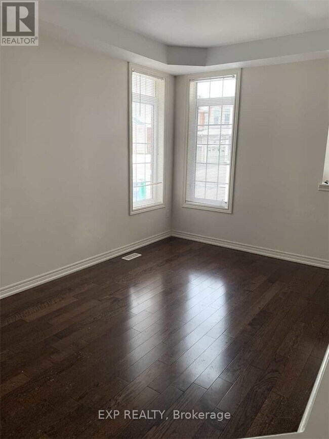 Building Photo - 10 Dufay Rd