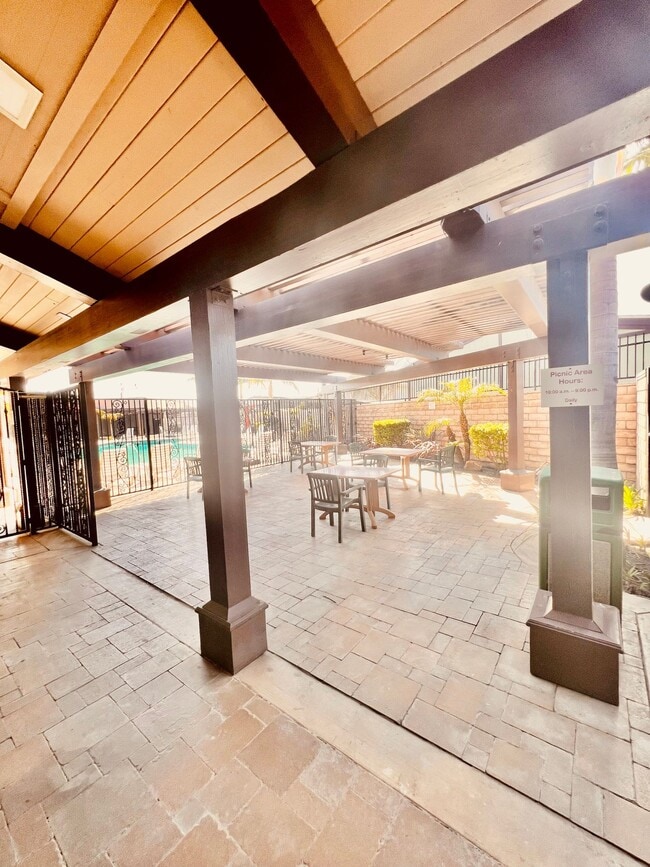 Building Photo - Welcome to Los Alisos