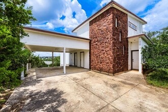 Building Photo - 10602 Knob Hill