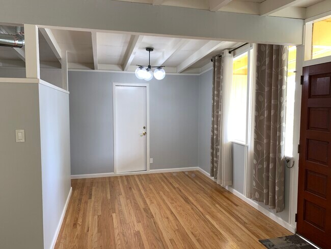 Foto del edificio - 734 Telford Ave