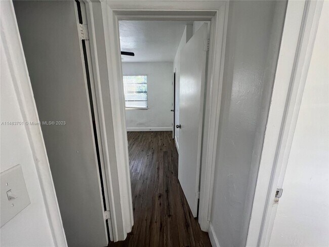 Foto del edificio - 1723 Moffett St