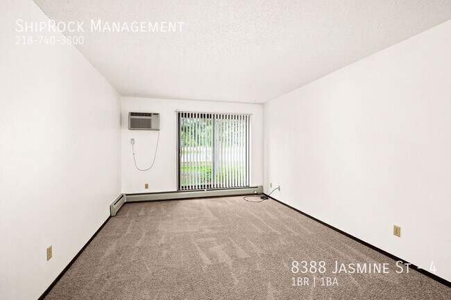 Foto del edificio - 8388 Jasmine St