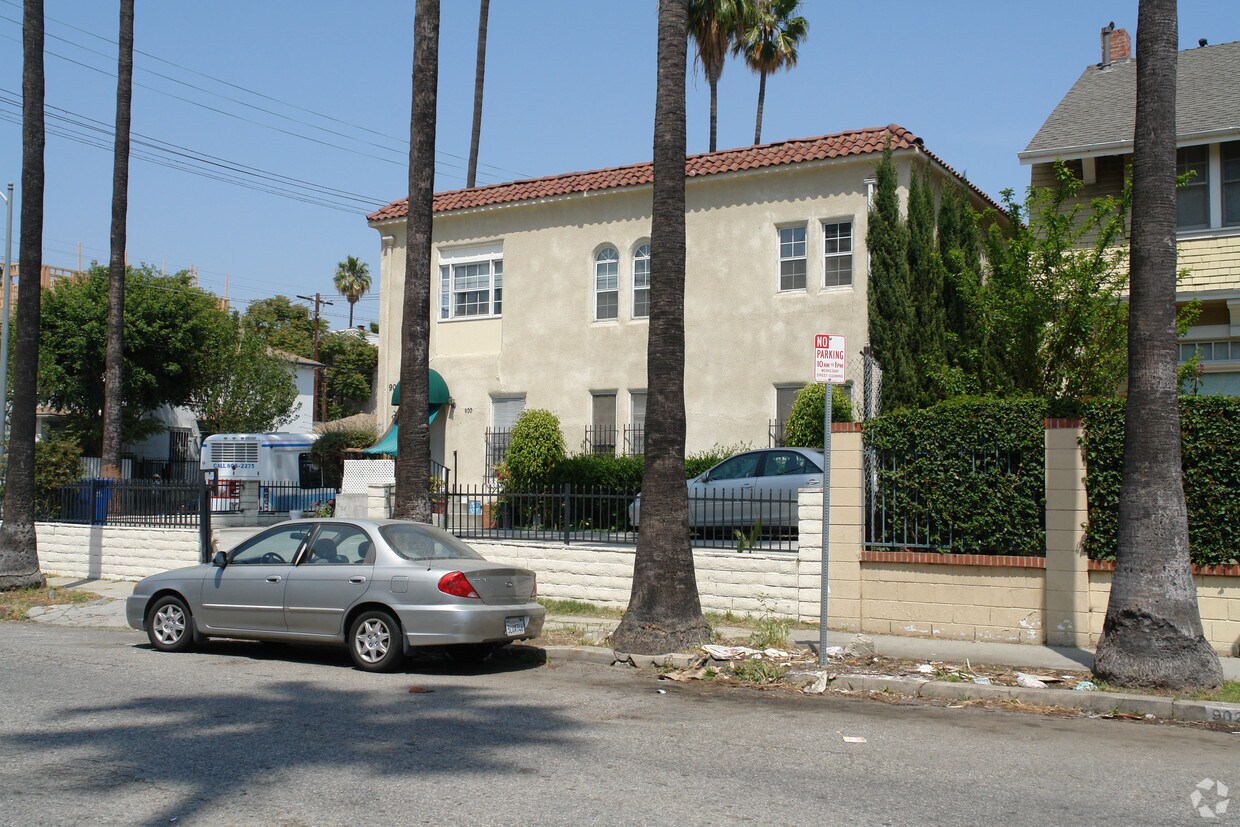 Building Photo - 900 Fedora St