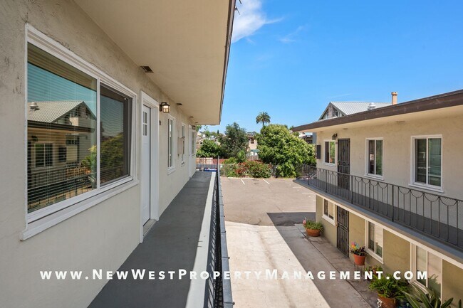 Foto del edificio - Upgraded top floor Sherman Heights 1-bedroom, available now!