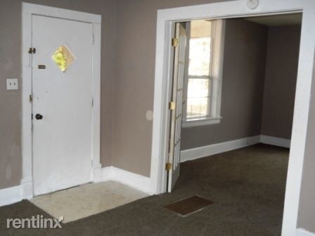 Building Photo - 2 br, 1 bath House - 2028 W Division St
