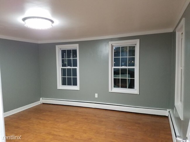 Building Photo - 59 Pond St