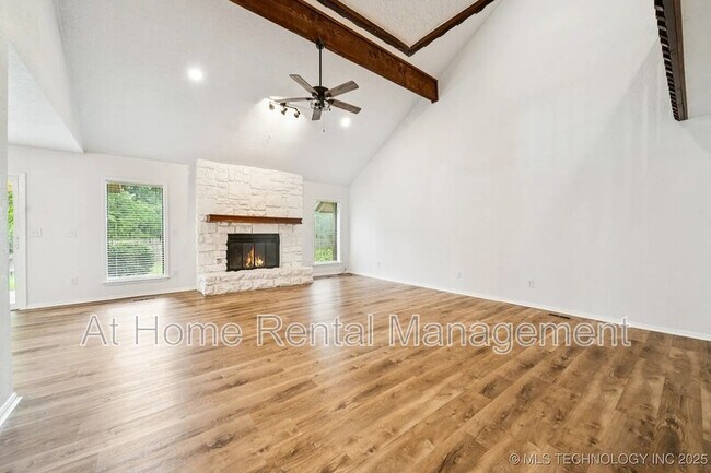 Foto del edificio - 6947 S 30th W Ave