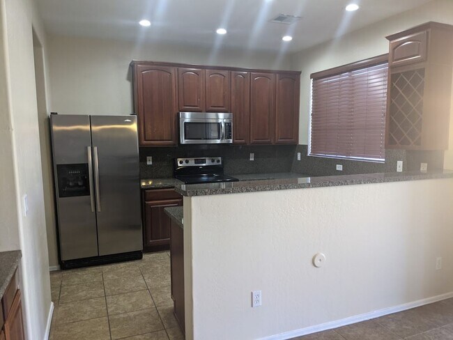 Foto del edificio - Beautiful 4 Bedroom + Loft Home