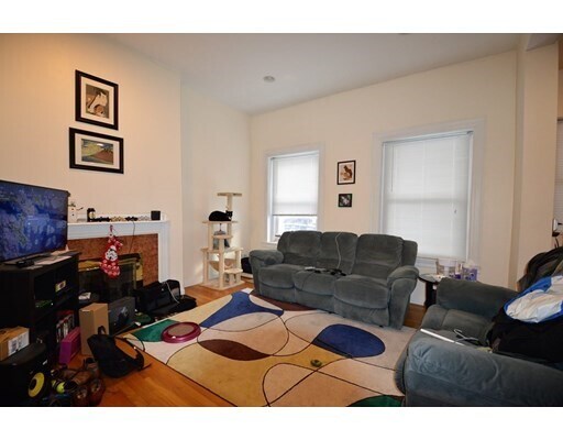 Foto del edificio - 1695 Beacon St