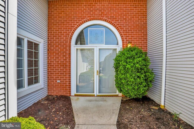 Building Photo - 5450 Fairway Dr W