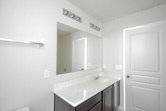 Building Photo - 5827 Banyan Oak Ct