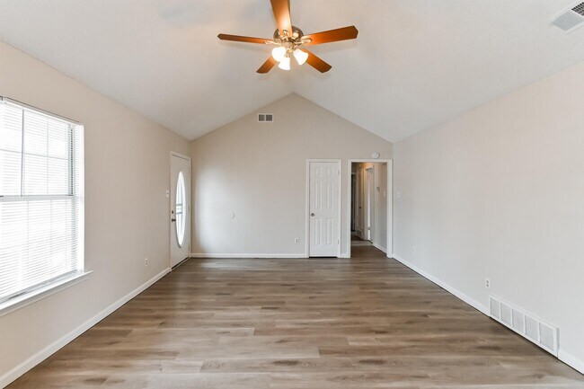 Building Photo - 6022 Chandeleur Dr