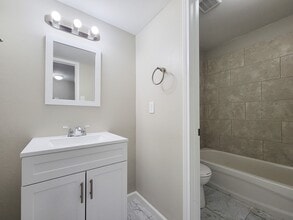 Building Photo - 3206 Lobit Dr