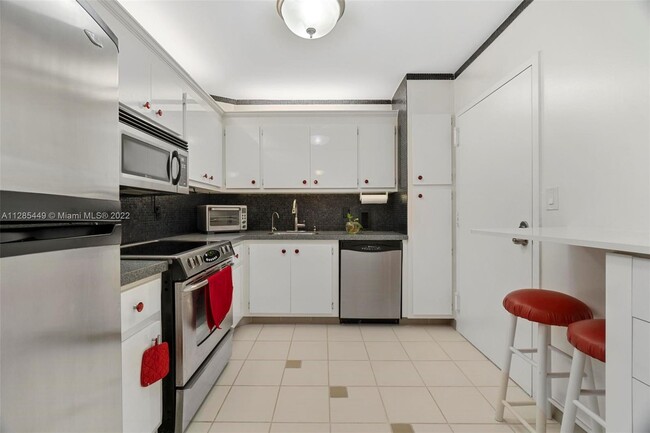 Building Photo - 5750 Collins Ave