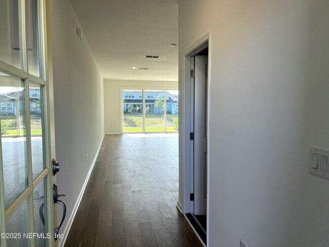 Building Photo - 253 Silver Myrtle Ct