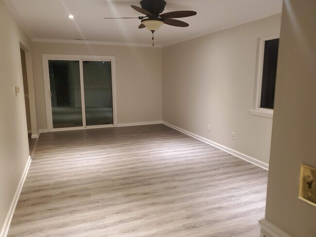 Building Photo - 2 Ginger Dr