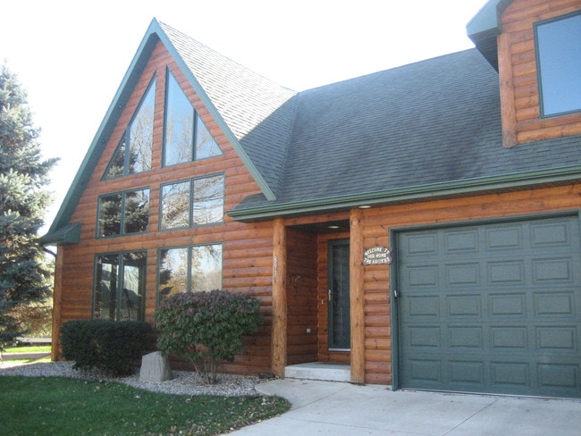 Front - 897 Coolidge Ave