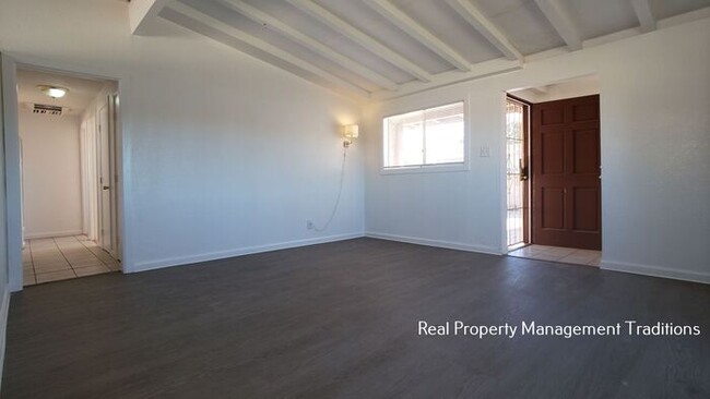 Building Photo - Cute 4 + 2 in West Lancaster!
