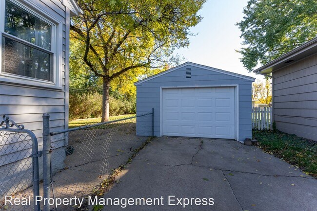 Building Photo - 4 br, 1.5 bath House - 3208 S Phillips Ave