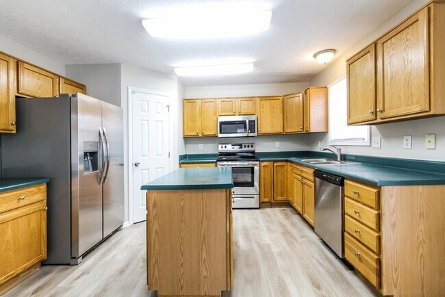 Building Photo - 6101 E Newberry Ct