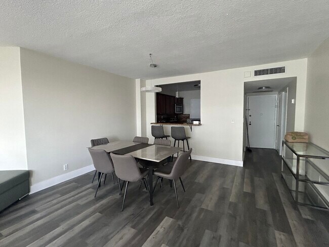 Building Photo - 3725 S Ocean Dr