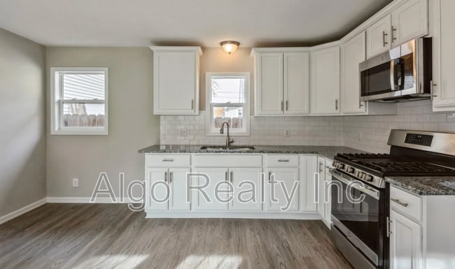 Building Photo - 1209 N Woodbridge St