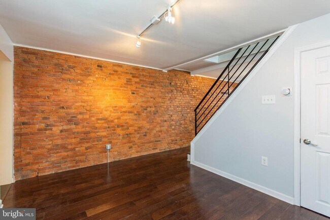 Foto del edificio - 2218 E Oakdale St
