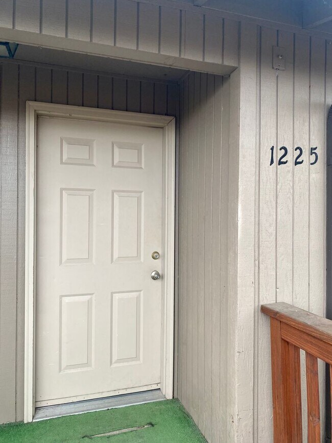 Hard to find 1 bdrm, 1 bath w/ garage! 1.... House Rental in Klamath