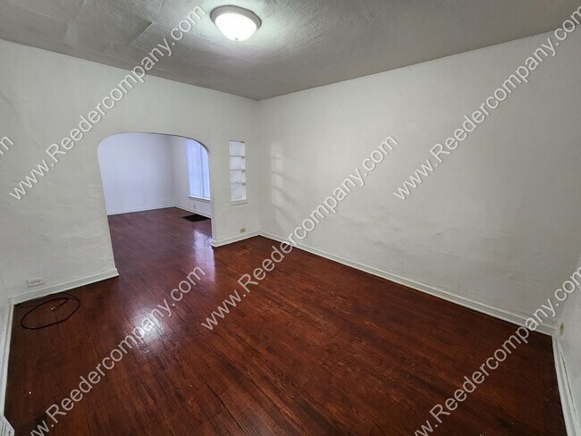 Building Photo - Spacious 3 bedroom house