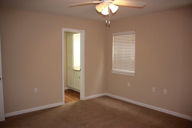 Building Photo - 6254-6256 Bellaire Dr
