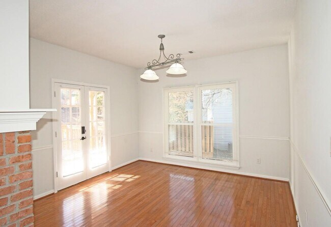 Foto del edificio - 303 Leeward Walk Ln