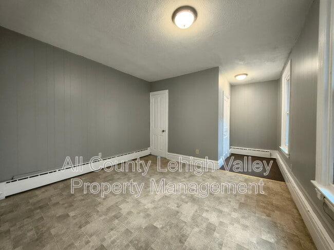 Building Photo - 417 N Ninth St