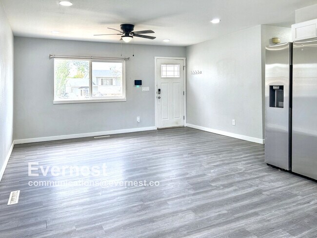 Building Photo - Cozy 3-Bedroom, 1-Bathroom Home in a Conve...