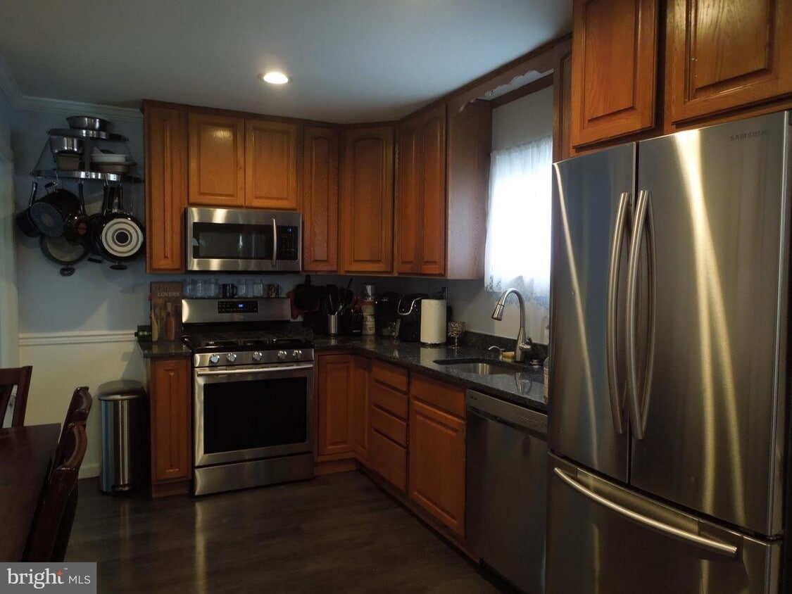 Foto principal - 328 King George Dr