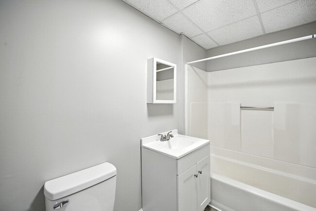 Building Photo - 1370 Worcester St