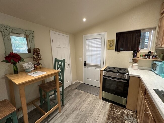 Foto del edificio - 55045 Strong Dr