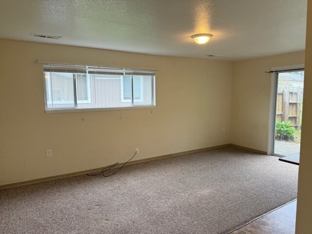 Sala de estar - 4157 Walnut Dr