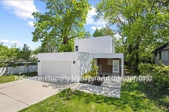 Building Photo - 4011 S Minnie St
