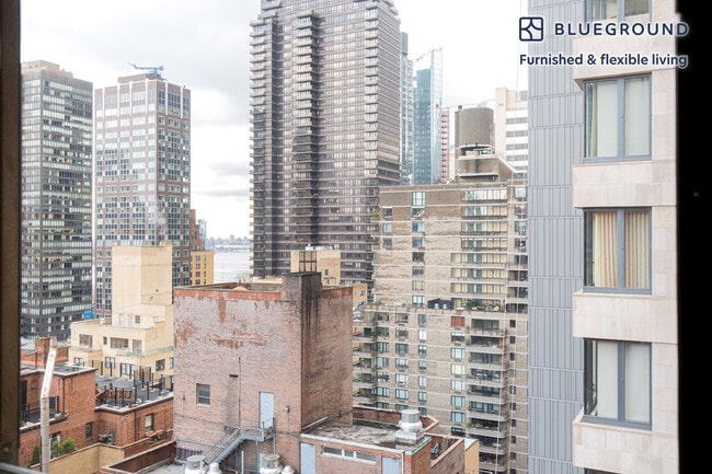 Building Photo - 300 E 51st St