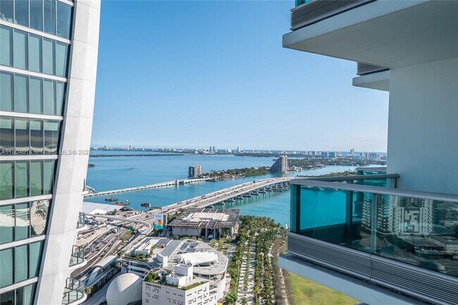 Foto del edificio - 900 Biscayne Blvd