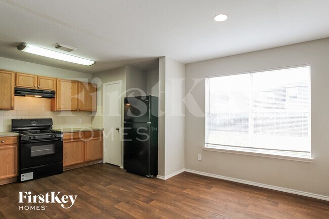Foto del edificio - 8126 Liberty Point Ln