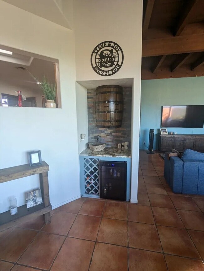 Foto del edificio - Spacious 4-Bedroom Estate with Chef’s Kitchen