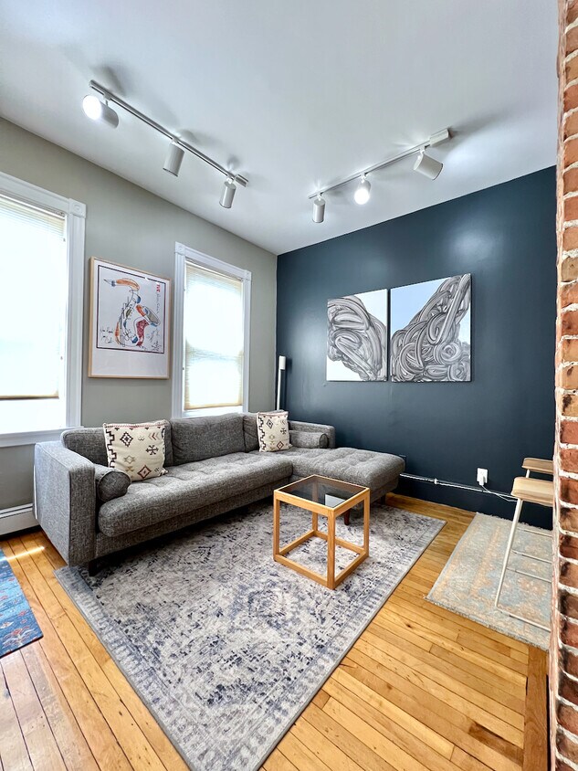 Primary Photo - 392 Norfolk St