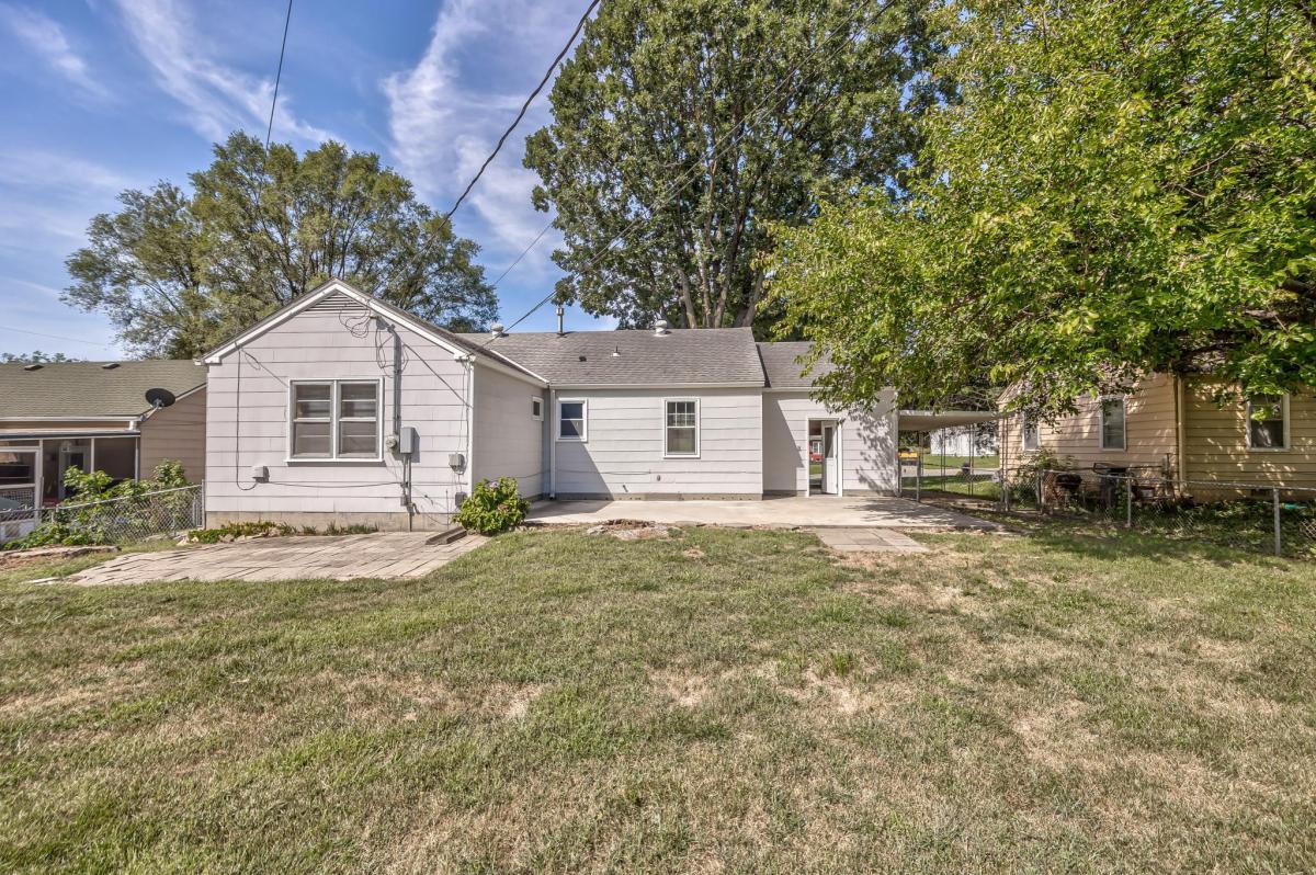 Primary Photo - 2435 S 47th St