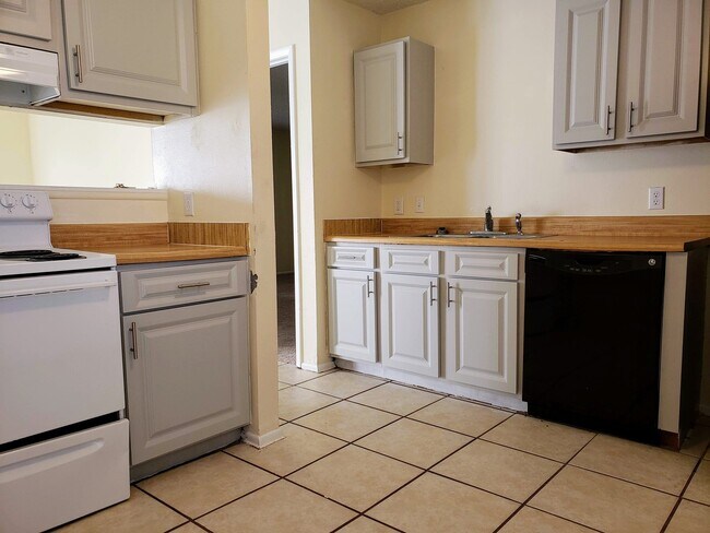 Foto del edificio - 3 BED/ 2 BATH HOME IN DELTONA!