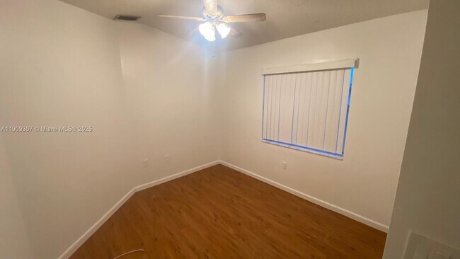 Foto del edificio - 21240 NE 9th Ct