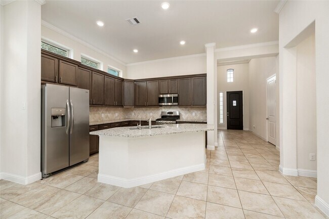 Foto del edificio - 7438 Bethpage Ln