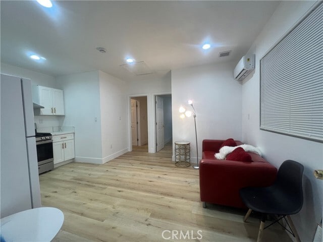 Foto del edificio - 5522 Farna Ave